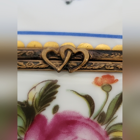 LIMOGES FRANCE HANDPAINTED PORCELIN HINGED TRINKET BOX - HEART WITH FLOW… - Picture 4 of 7